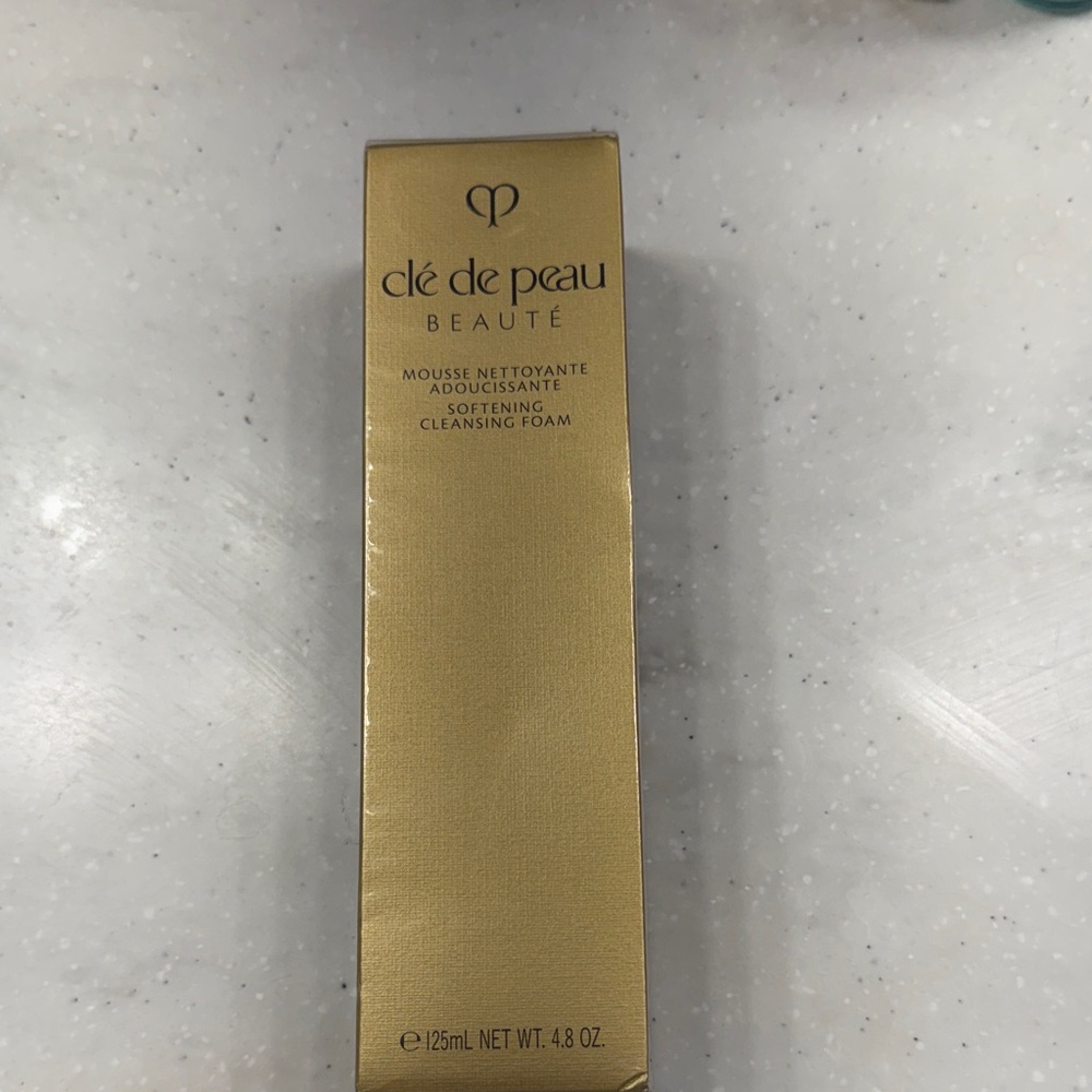 Clé de Peau Beauté Cleansing Foam